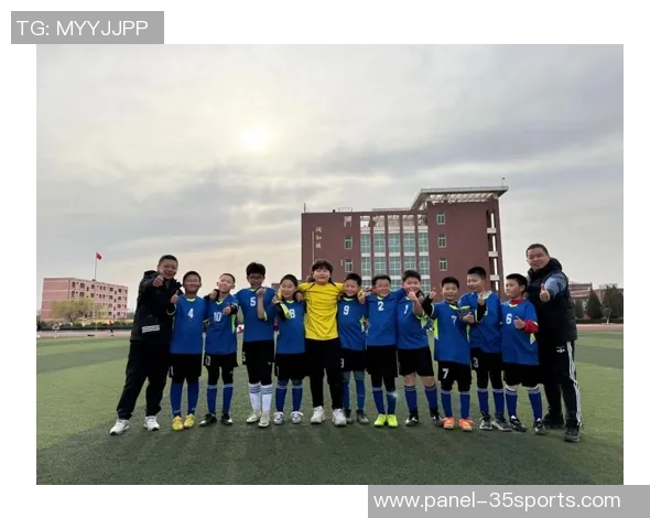 日本高中足球联赛精彩纷呈青春拼搏展现校园足球魅力与团队精神 日本高中足球联赛精彩纷呈青春拼搏展现校园足球魅力与团队精神