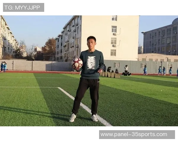 足球头球技巧解析如何在比赛中提升你的头球能力与准确性