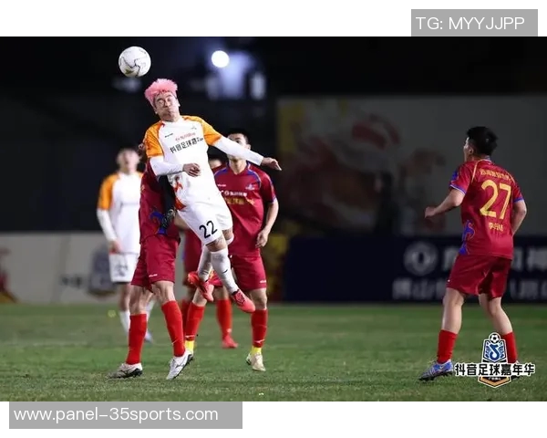 足球赛场上的激情与欢呼让我们一起感受比赛的魅力与团队的精神